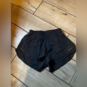 Lululemon low rise hotty hot Size 2